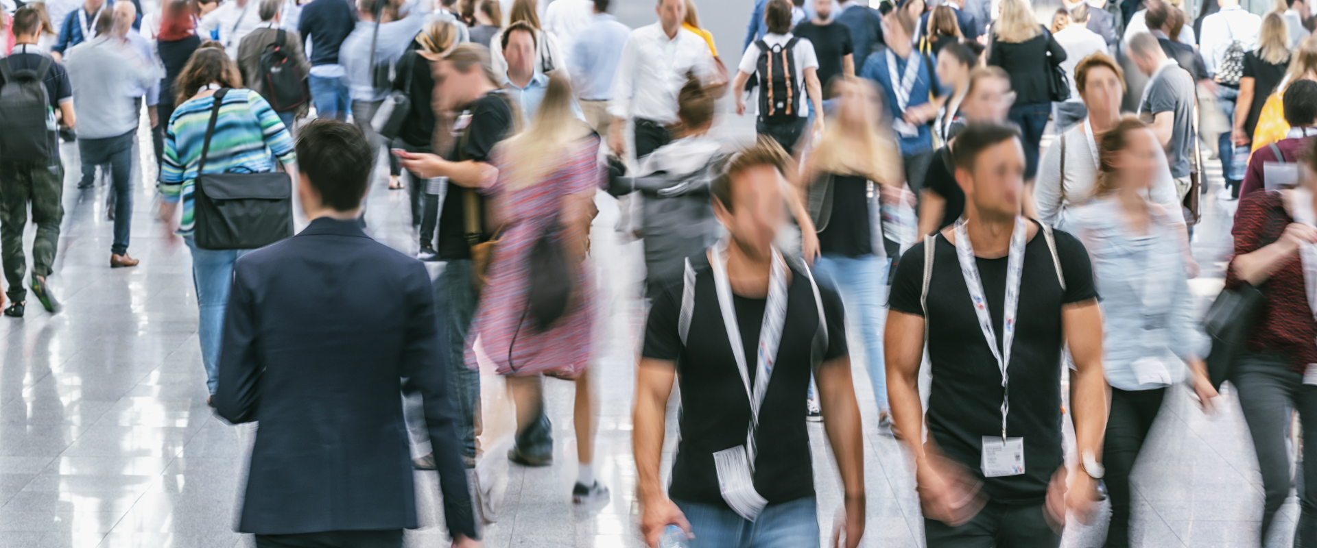 Menschenmenge Messe Männer Frauen